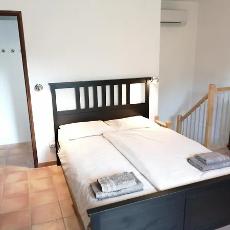 Les 3 Hirondelles Apartment *